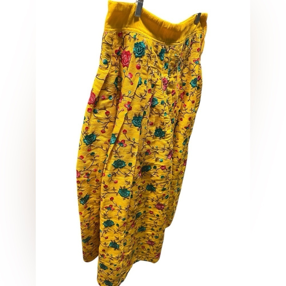 Embroidered Floral Yellow Skirt size 30 - Picture 6 of 9
